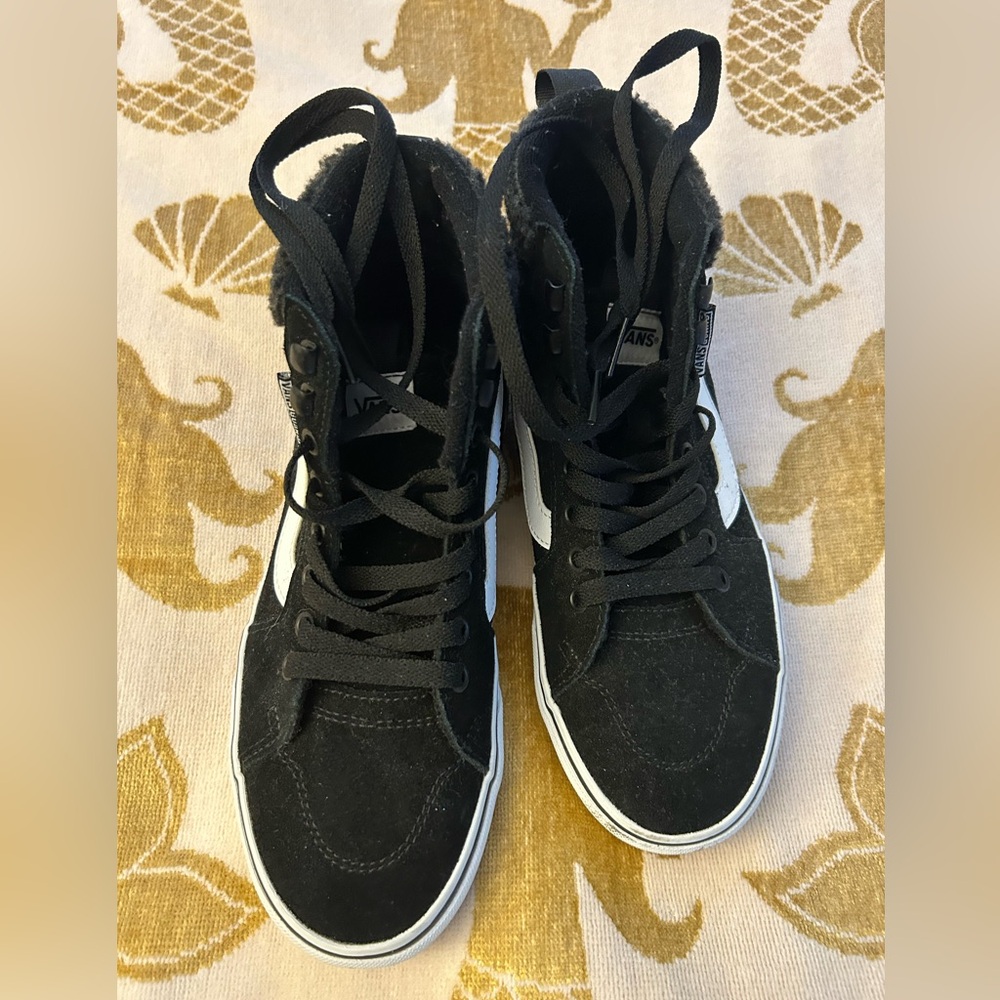 Women’s Vans Filmore Vansguard Faux Fur High-Top Black/White Sneakers Size: 8